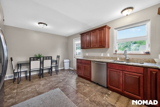 Building Photo - 1723 Edgewood Dr