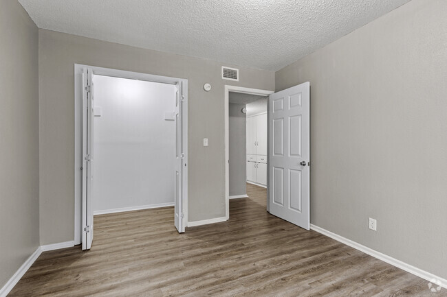 2BR, 1BA - 750SF (2/1A) - 1st Bedroom - Magnolia Garden