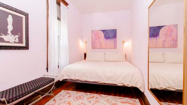 Bedroom - 1326 W George St