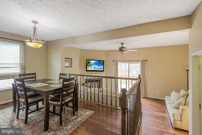 Building Photo - 6121 Cedar Wood Dr
