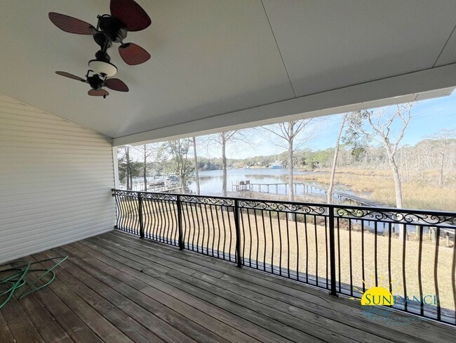 Building Photo - Stunning 3 Bedroom Waterfront Townhouse