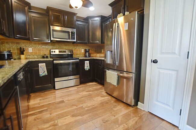 Building Photo - Pet Friendly Four Bedroom with Bonus!