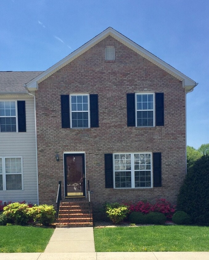Photo - 1040 Middleview Dr. Forest VA 4 bedroom 3.5 bath end unit