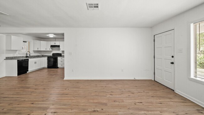 Foto del edificio - 8327 Bonner Dr