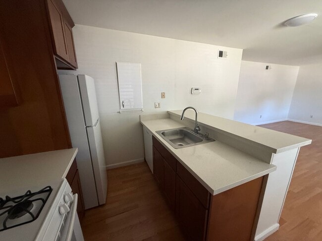 Building Photo - 2 bed | 1 bath | 795 SF | Shared garage | Downstairs unit |  WS&G Paid by Owner