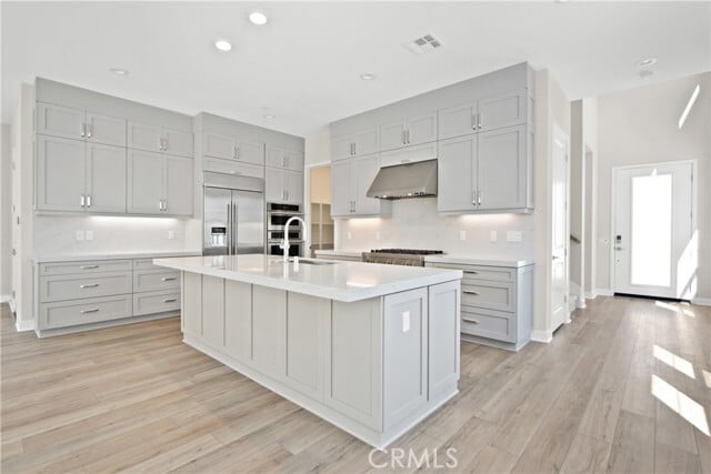 Building Photo - 200 Brackens