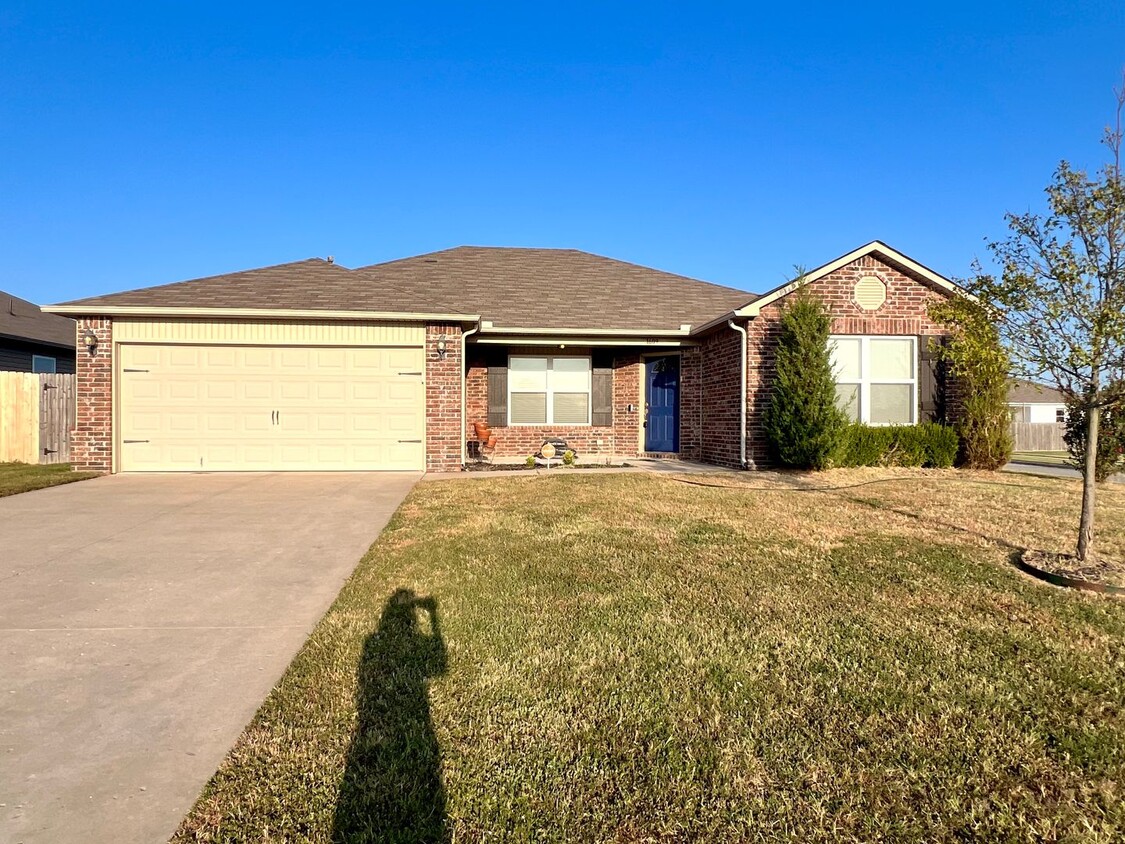 Primary Photo - Broken Arrow 4 bed Single Story!