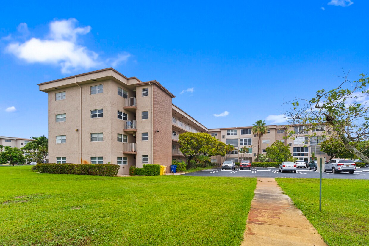 Foto principal - 2615 NE 1st Ct