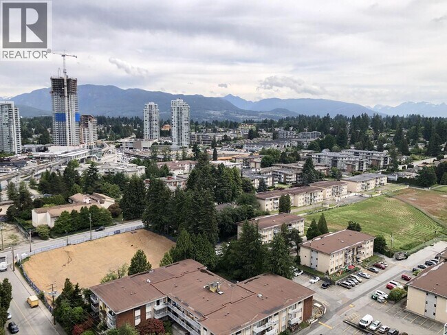 Photo du bâtiment - 652 Whiting Way