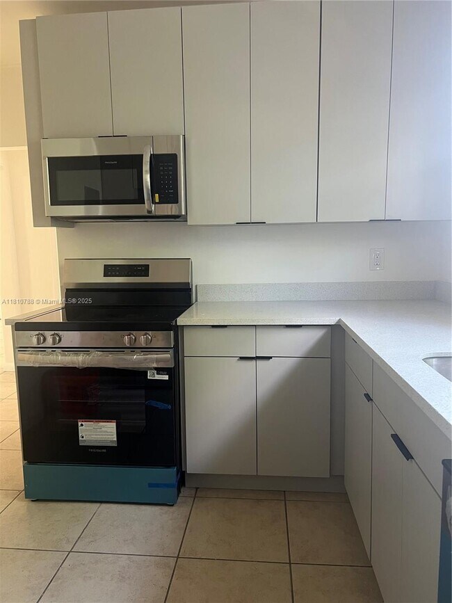 Foto del edificio - 573 NE 82nd St