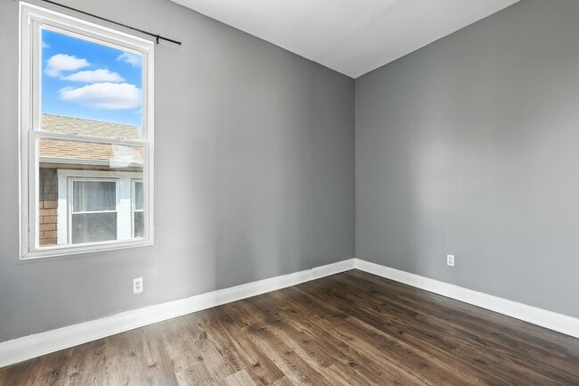 Foto del edificio - 1227 Clarence Ave