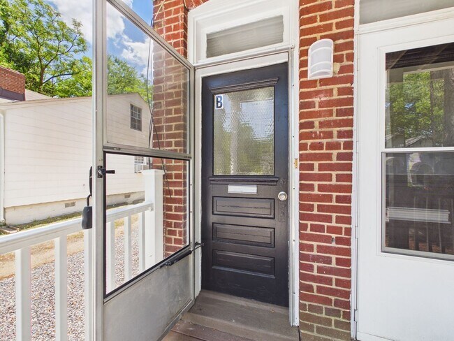Building Photo - 1703 Oakdale Ave