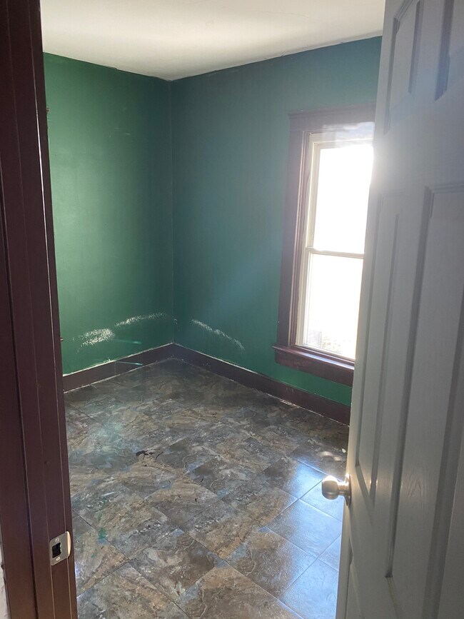 Building Photo - 105 N Western Ave