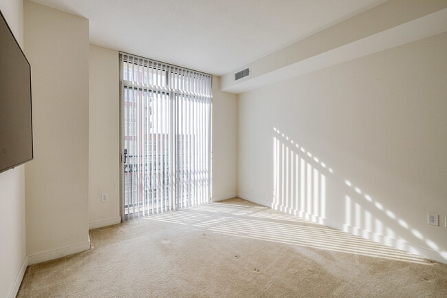 Building Photo - 155 Potomac Passage