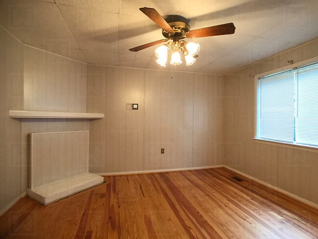 Building Photo - Charming 1930's 3-Bedroom Cottage in Mulga...