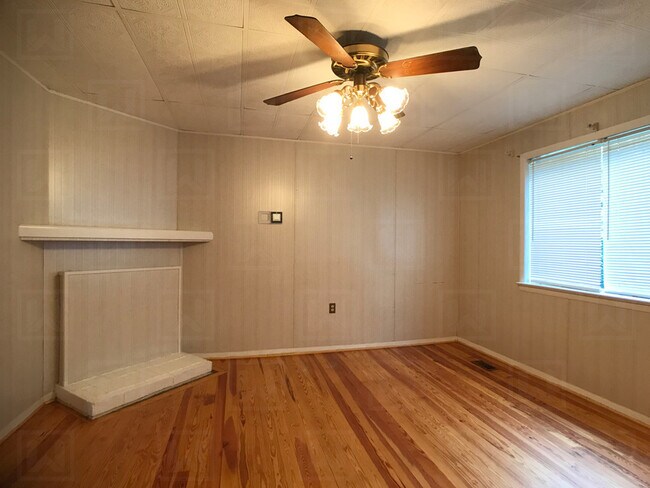 Foto del edificio - Charming 1930's 3-Bedroom Cottage in Mulga...