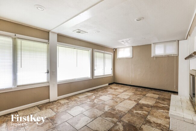 Foto del edificio - 8112 E 81st St