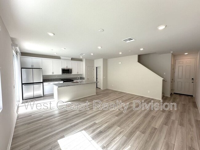 Building Photo - 40256 Birchfield Dr