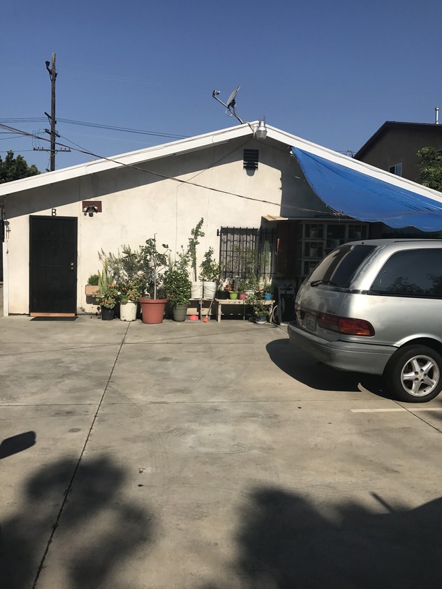 Parte trasera de la propiedad - Los Angeles Duplex