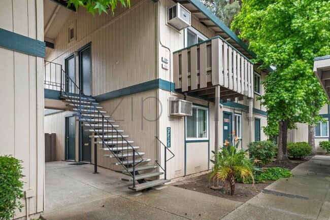 Building Photo - Unit 109
