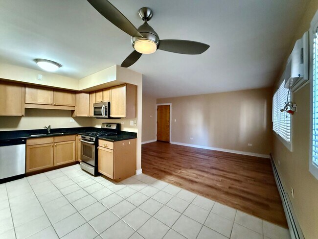 Foto del edificio - Pristine 2 Bedroom, 1 Bathroom Condo Available NOW! Heat, Water, & Parking INCLUDED in Rent!
