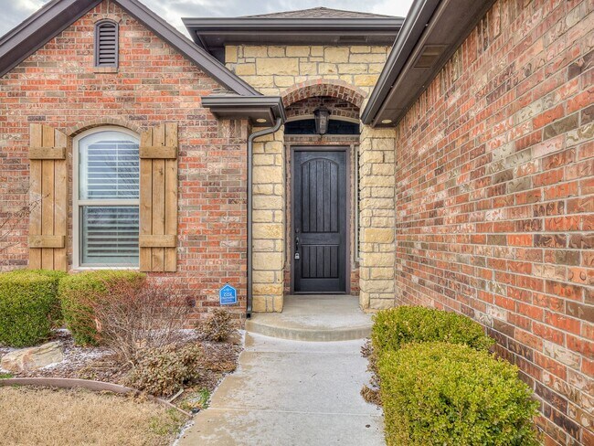 Building Photo - Former Builder's Show Home for Lease!