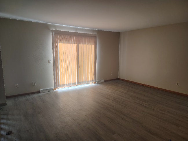 Building Photo - 700/701-701 Iroquois Ct