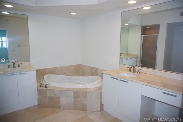Building Photo - 15051  Royal Oaks Ln  1402