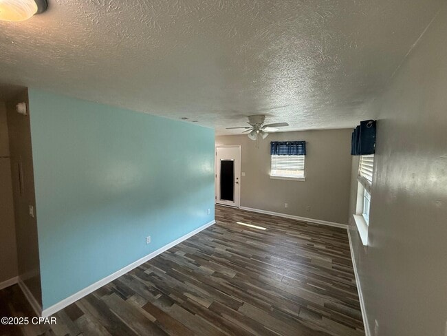 Foto del edificio - 10804 Hale Ave