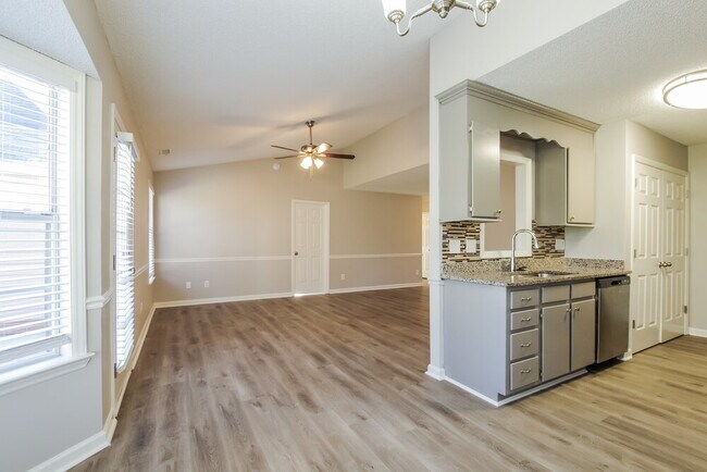Building Photo - 3013 Faircroft Way