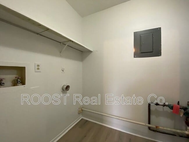 Foto del edificio - 6972-6996 Joesph Steet