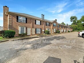 Building Photo - 1605 Hackberry Ln