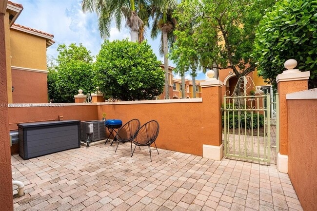 Building Photo - 724 SW 106th Ave