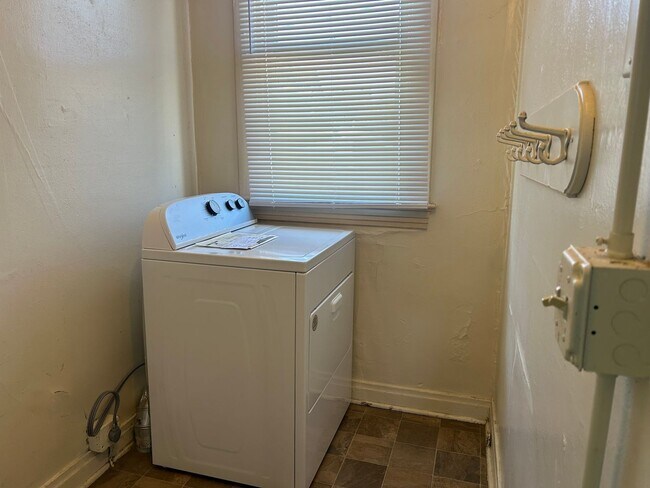 Building Photo - Available NOW!!!!!Charming Four Bedroom Ho...