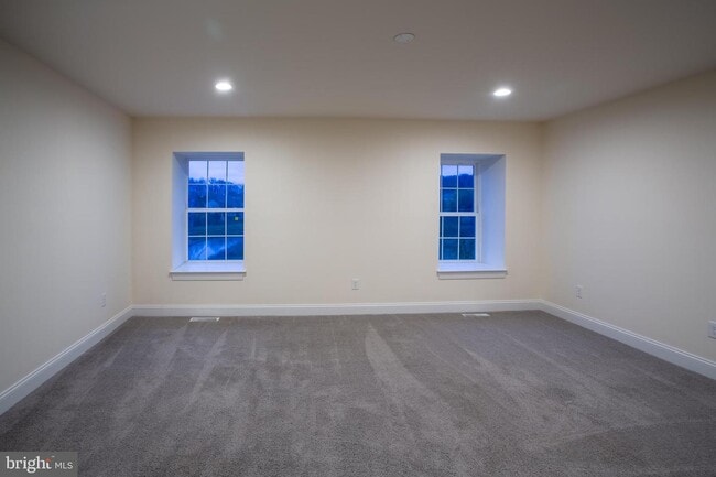 Building Photo - 670 Birchrun Rd