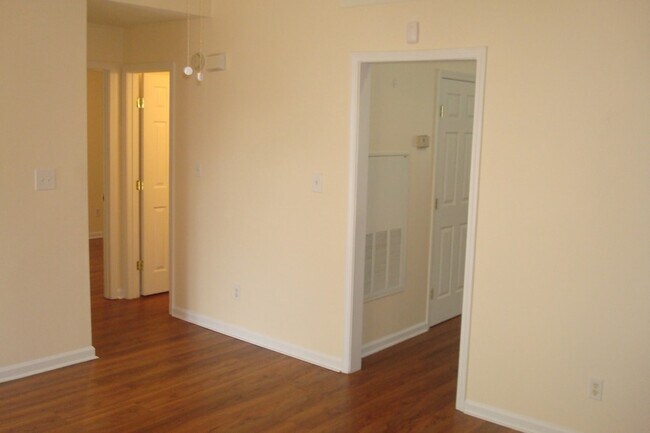 Photo - 425 Reavis Ave Apartment