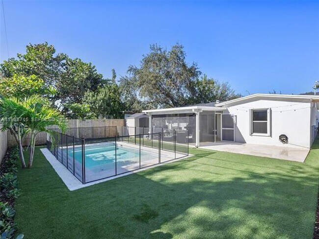 Foto del edificio - 340 NW 45th St