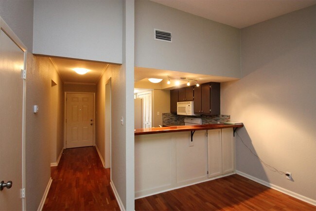 Foto del edificio - 1101 Hollow Creek Dr