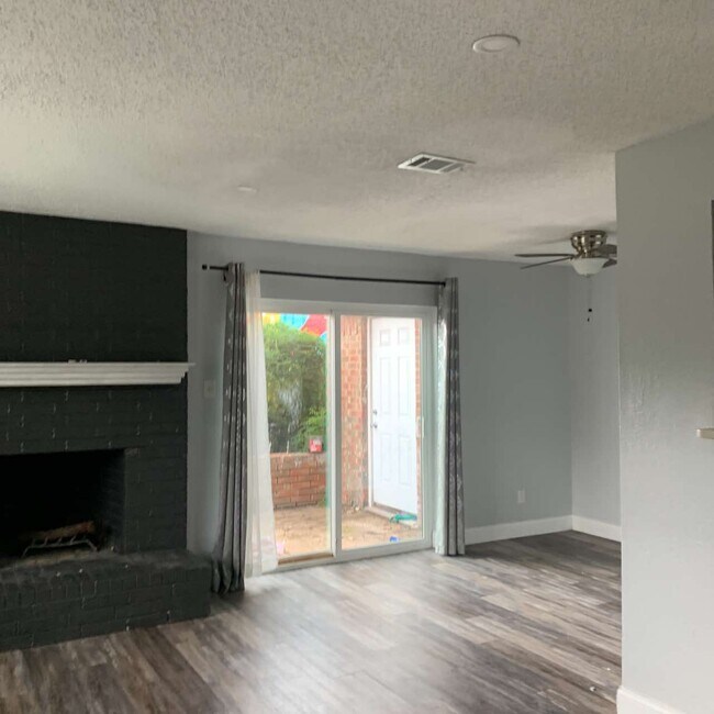 Foto del edificio - 3931 N Garland Ave