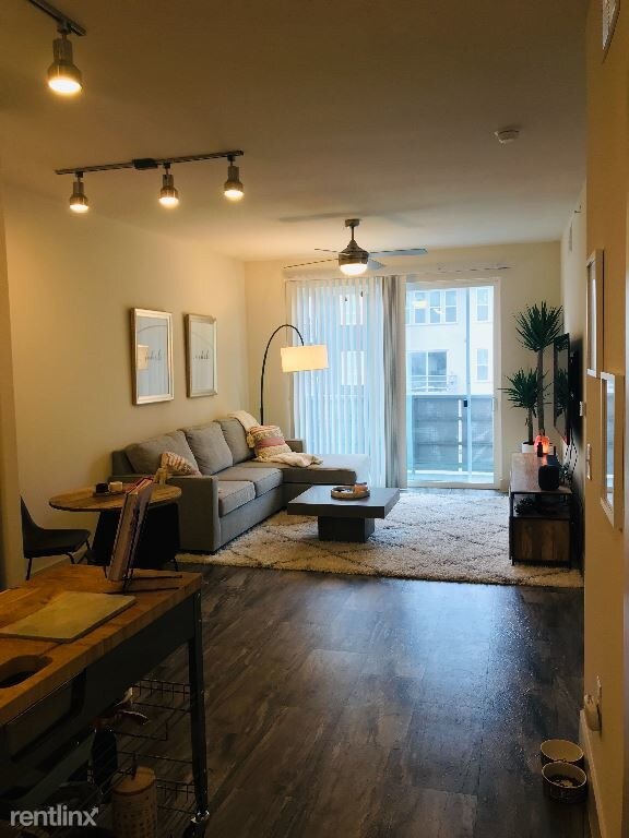 Foto del edificio - 1 br, 1 bath Apartment - 3211 Palm Way