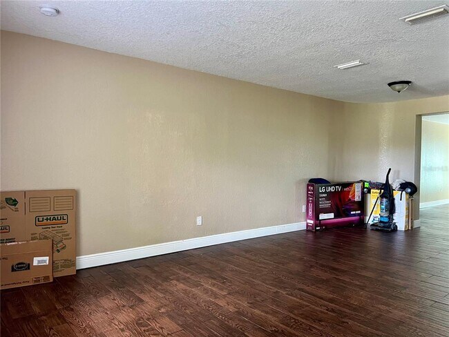 Building Photo - 1812 Saxon Blvd