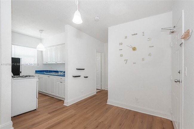 Foto del edificio - 7334 Harding Ave
