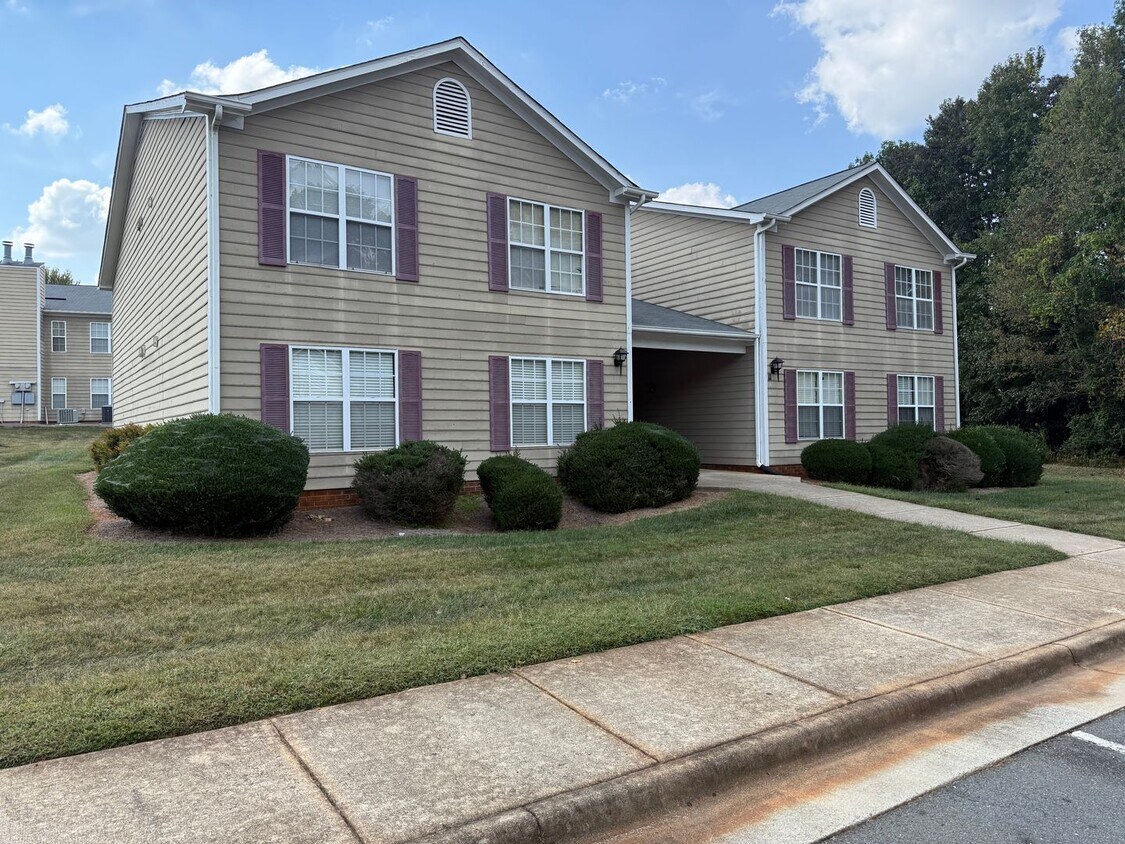 Foto principal - Spacious 2BR unit convenient to Guilford C...