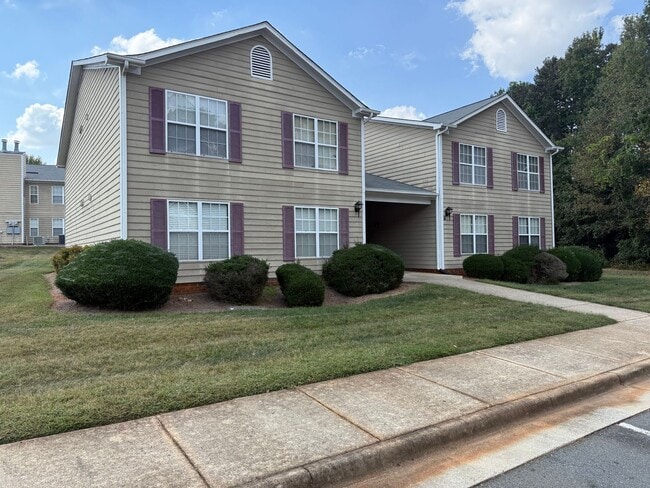 Spacious 2BR unit convenient to Guilford C... - Spacious 2BR unit convenient to Guilford C... House
