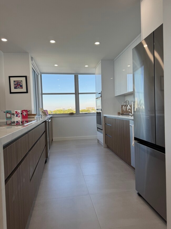 Building Photo - 11930 N Bayshore Dr