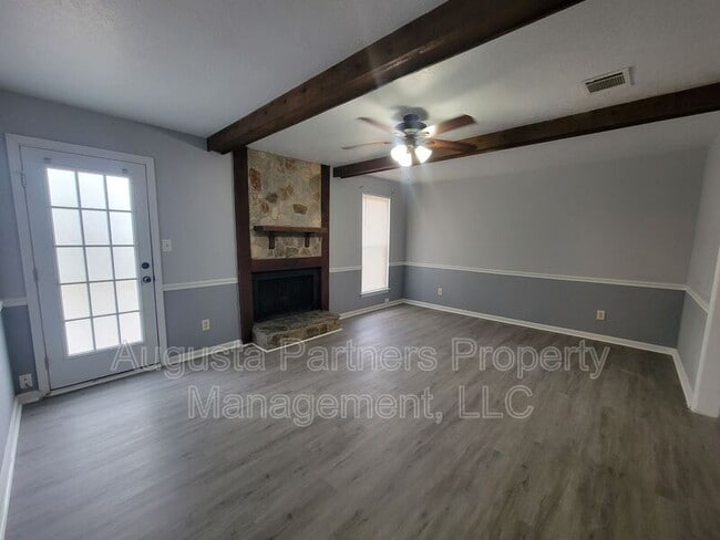 Building Photo - 4536 Hillside Dr