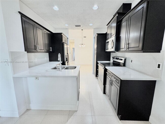 Foto del edificio - 16320 Malibu Dr