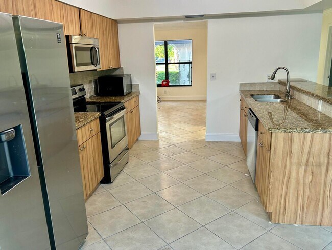Foto del edificio - 22822 Pinewood Ct