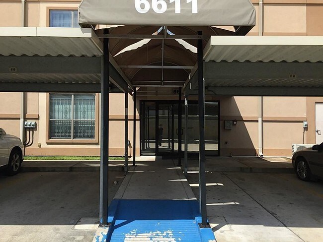 Building Photo - 6611 W Sam Houston Pkwy S