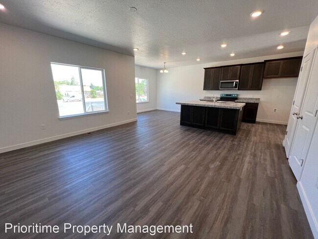 Foto del edificio - 4 br, 3.5 bath House - 3392 W. Sanctuary Ct.